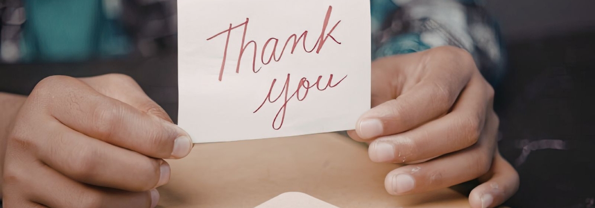 Fundraiser handwriting a personal note to a major donor after receiving a gift